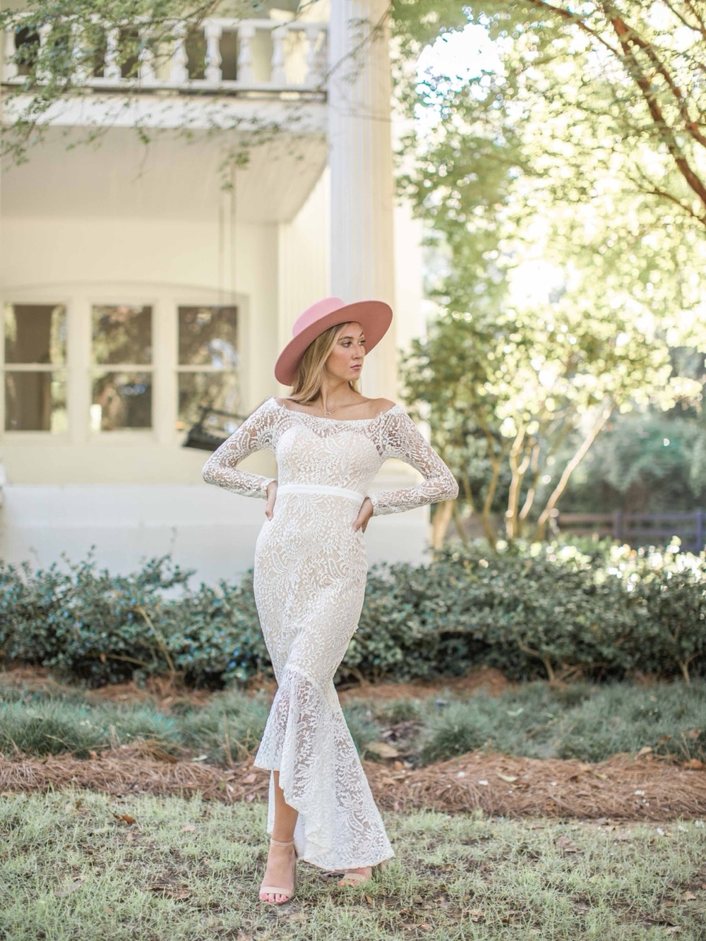 Elegant Ivory Lace Mermaid Dress with Long Sleeves